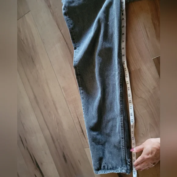 Vintage Levi's 701 | Size 25 - Picture 6 of 11